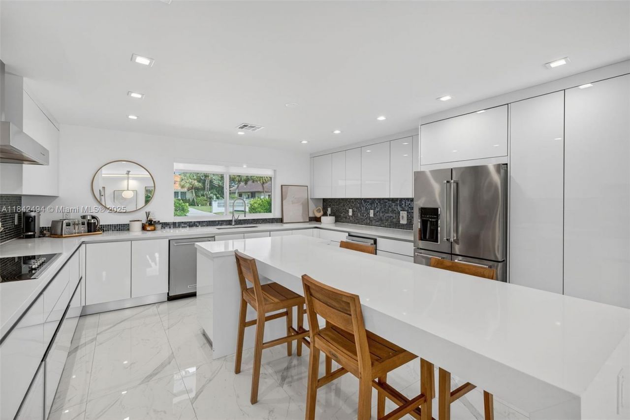 1001 Diplomat Pkwy, Hallandale Beach, FL 33009 Photo