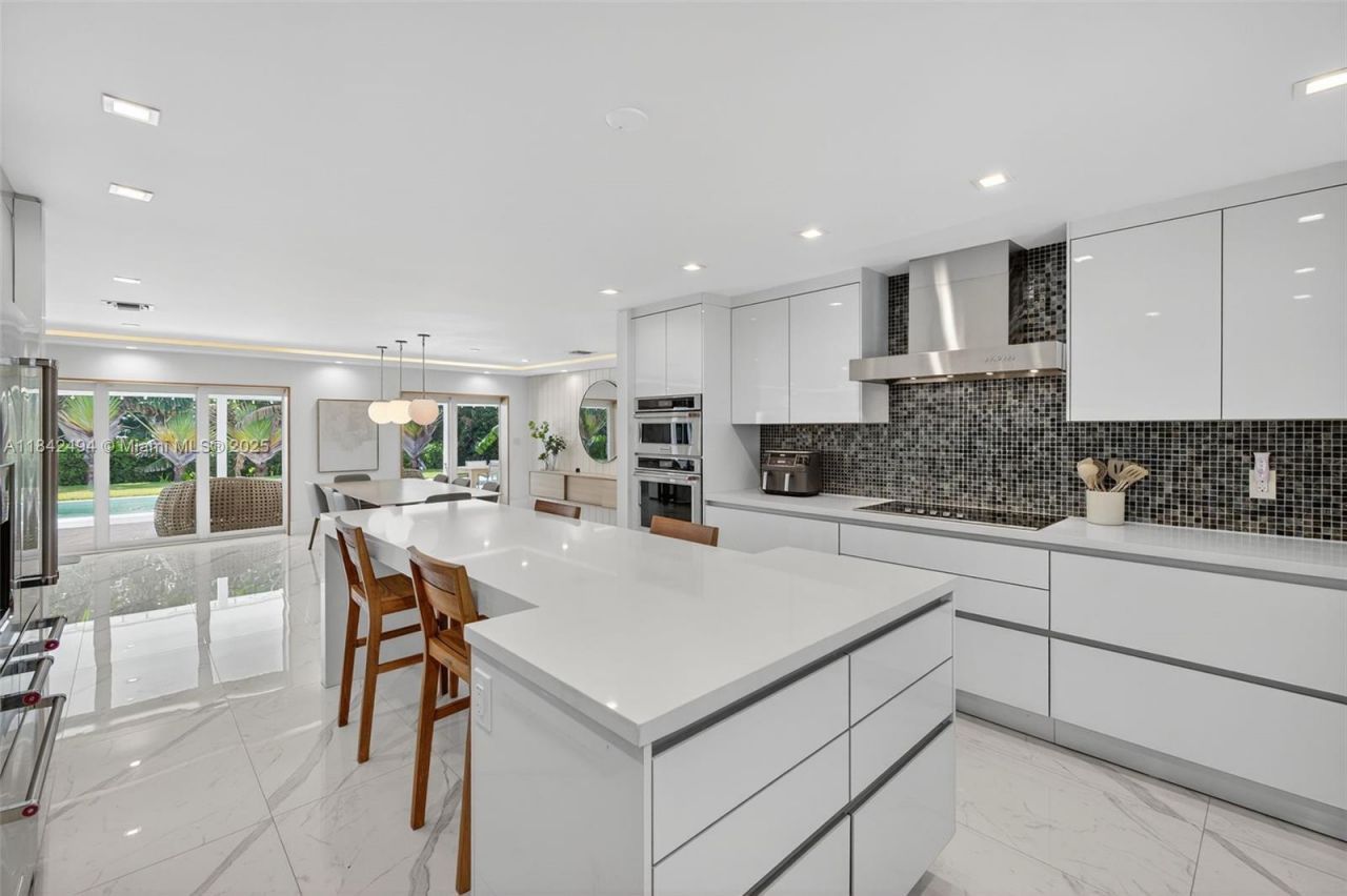 1001 Diplomat Pkwy, Hallandale Beach, FL 33009 Photo