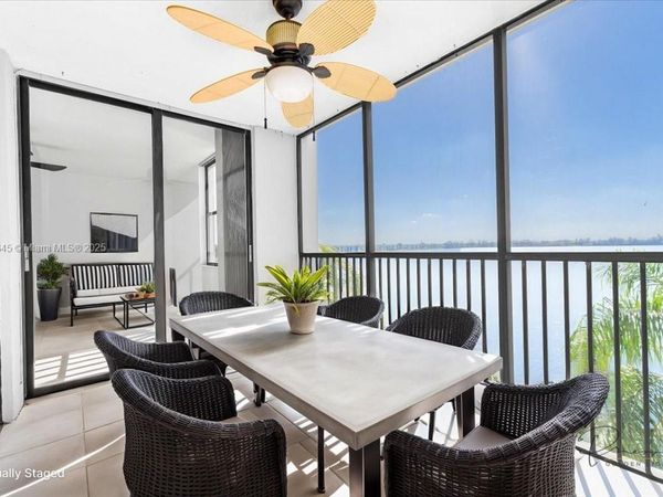 110 Lake Emerald Dr, Unit 403, Oakland Park, FL 33309