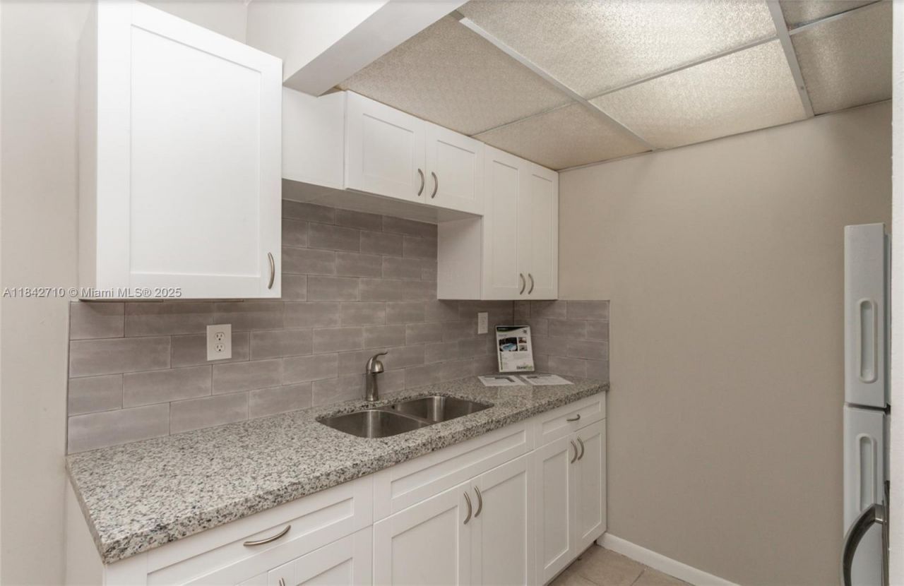 2145 Pierce St, Unit 218, Hollywood, FL 33020 Photo