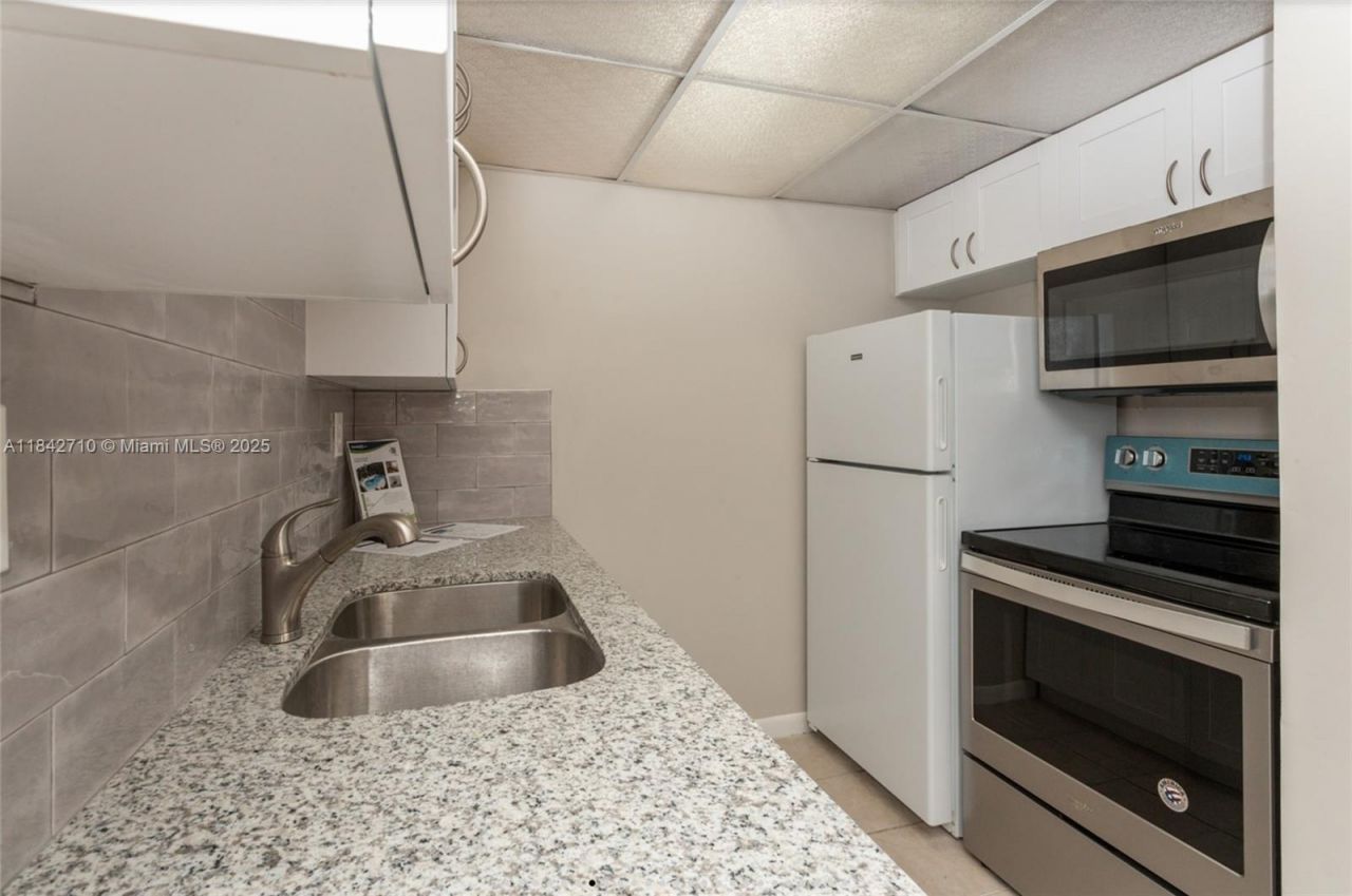 2145 Pierce St, Unit 218, Hollywood, FL 33020 Photo