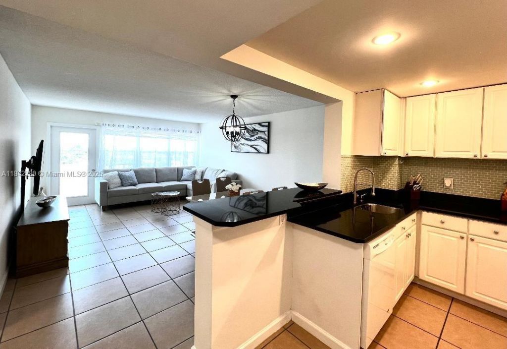 401 Golden Isles Dr, Unit 1011, Hallandale Beach, FL 33009 Photo