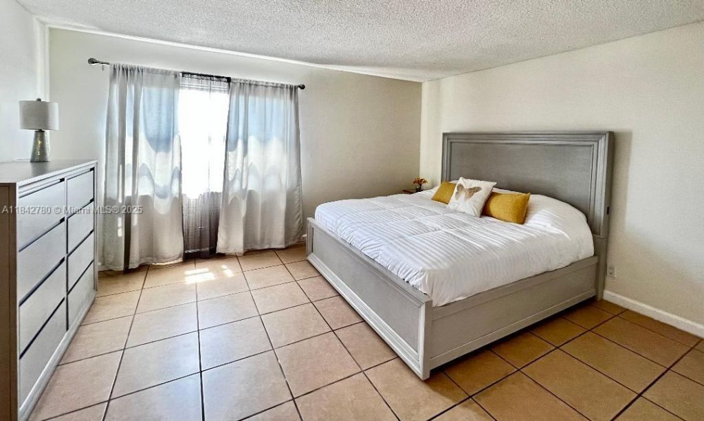 401 Golden Isles Dr, Unit 1011, Hallandale Beach, FL 33009 Photo