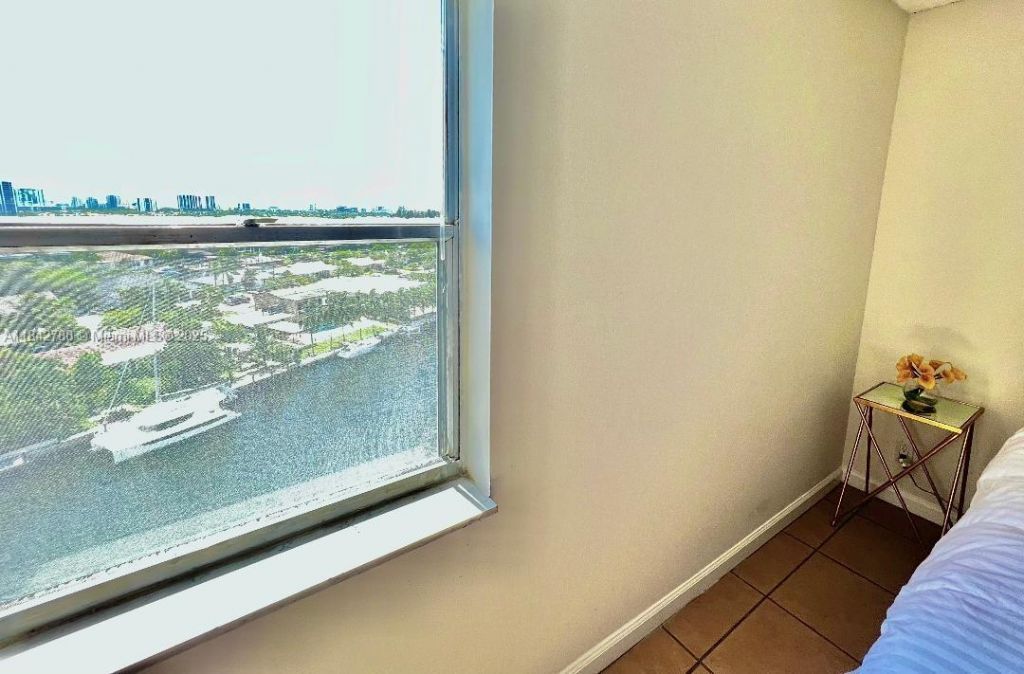 401 Golden Isles Dr, Unit 1011, Hallandale Beach, FL 33009 Photo