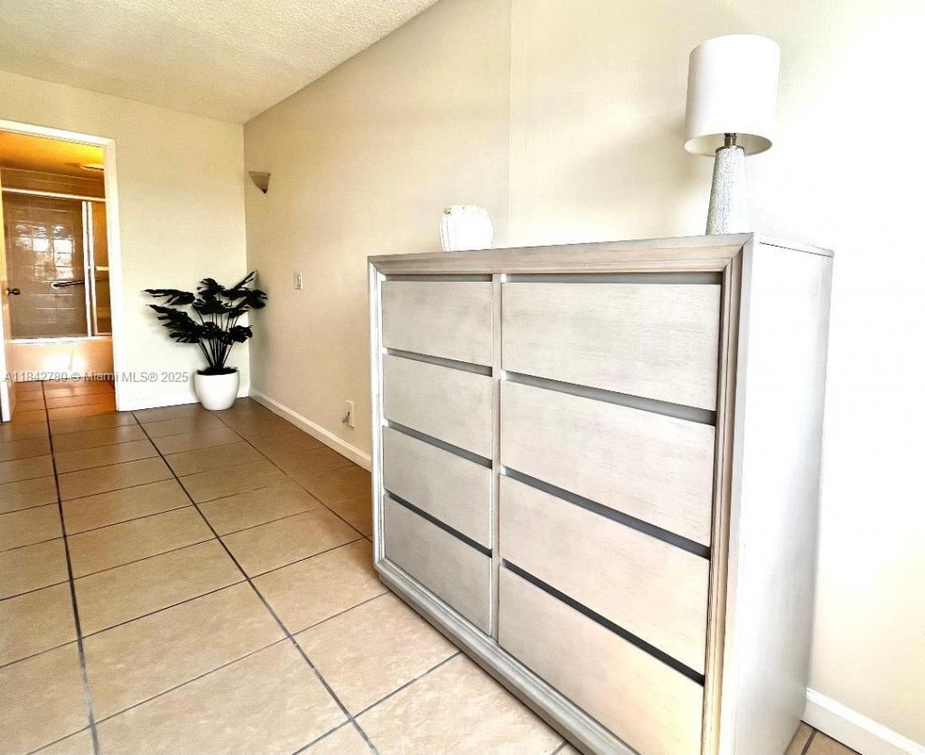 401 Golden Isles Dr, Unit 1011, Hallandale Beach, FL 33009 Photo