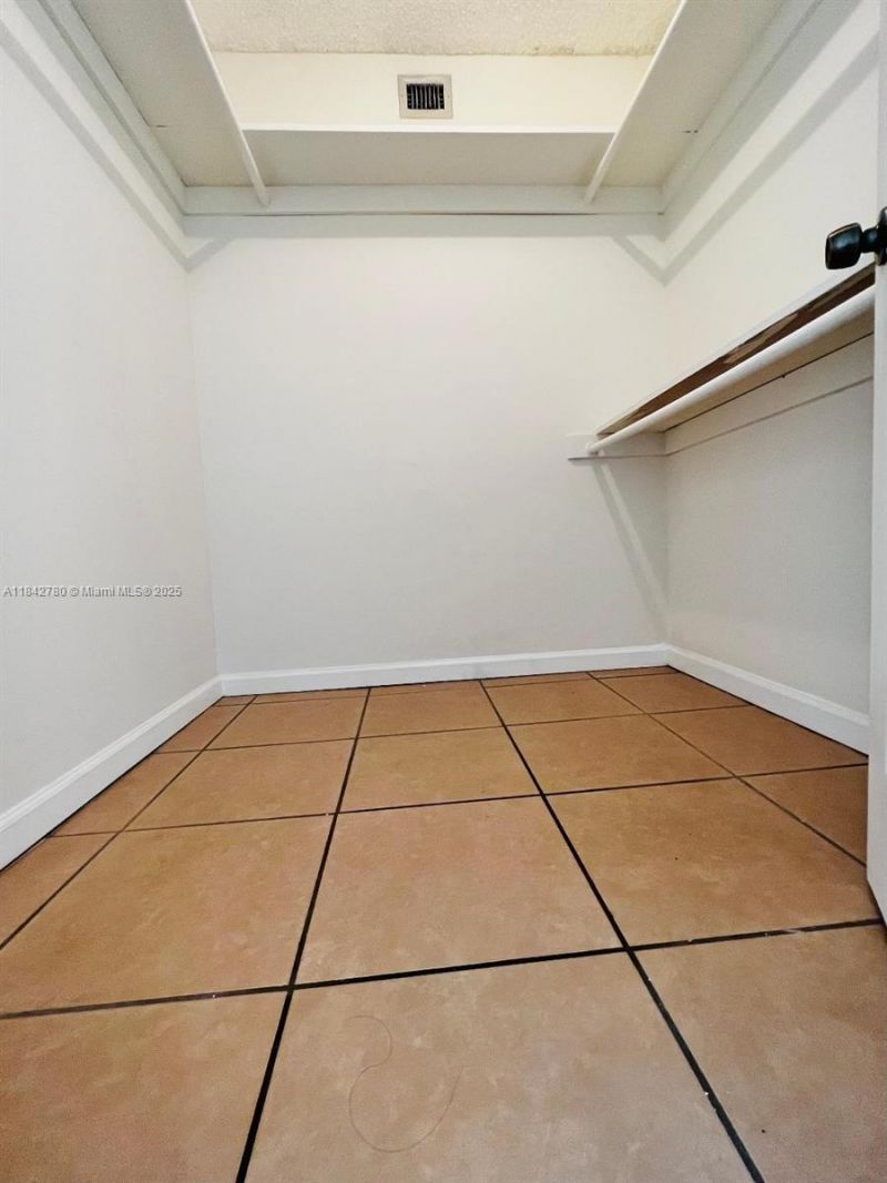 401 Golden Isles Dr, Unit 1011, Hallandale Beach, FL 33009 Photo