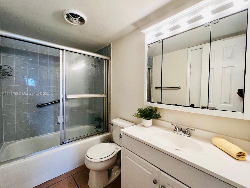 401 Golden Isles Dr, Unit 1011, Hallandale Beach, FL 33009 Photo