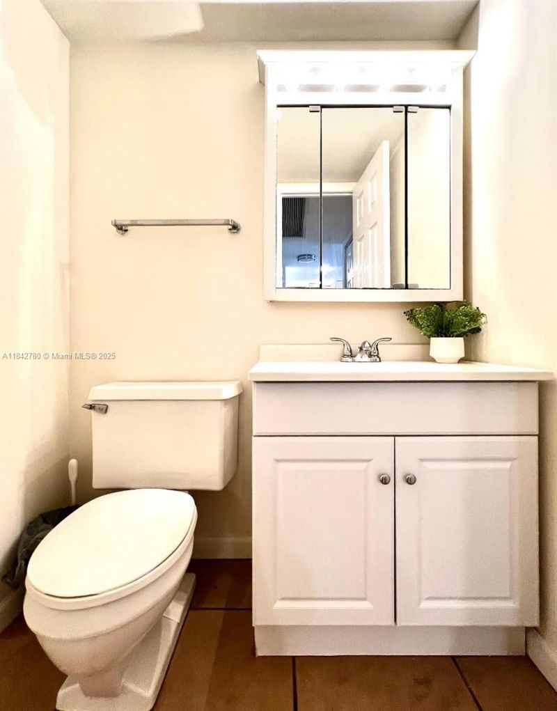 401 Golden Isles Dr, Unit 1011, Hallandale Beach, FL 33009 Photo