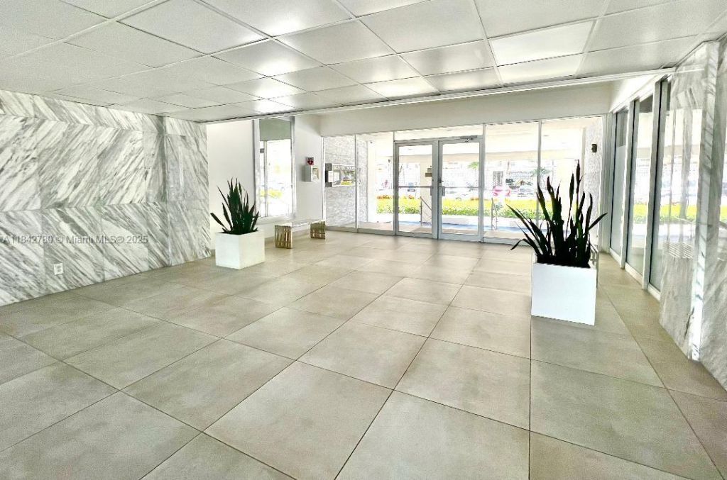 401 Golden Isles Dr, Unit 1011, Hallandale Beach, FL 33009 Photo