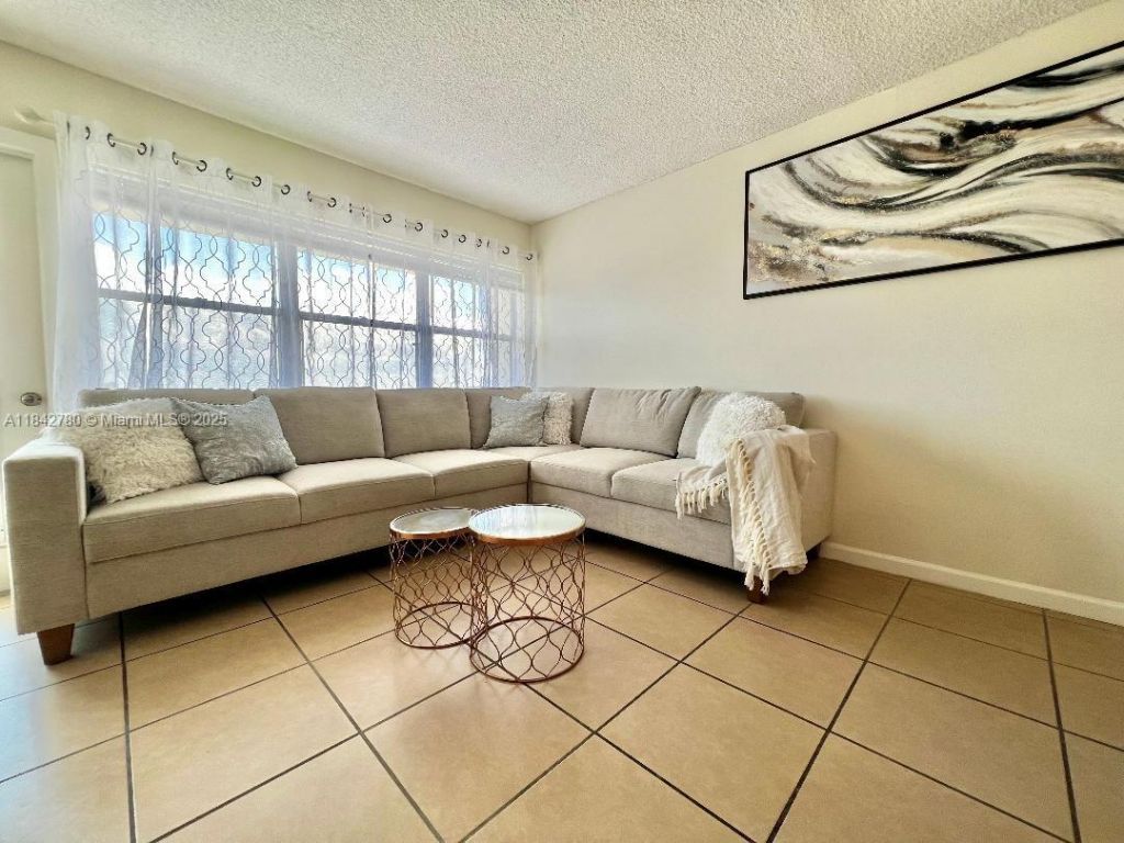 401 Golden Isles Dr, Unit 1011, Hallandale Beach, FL 33009 Photo