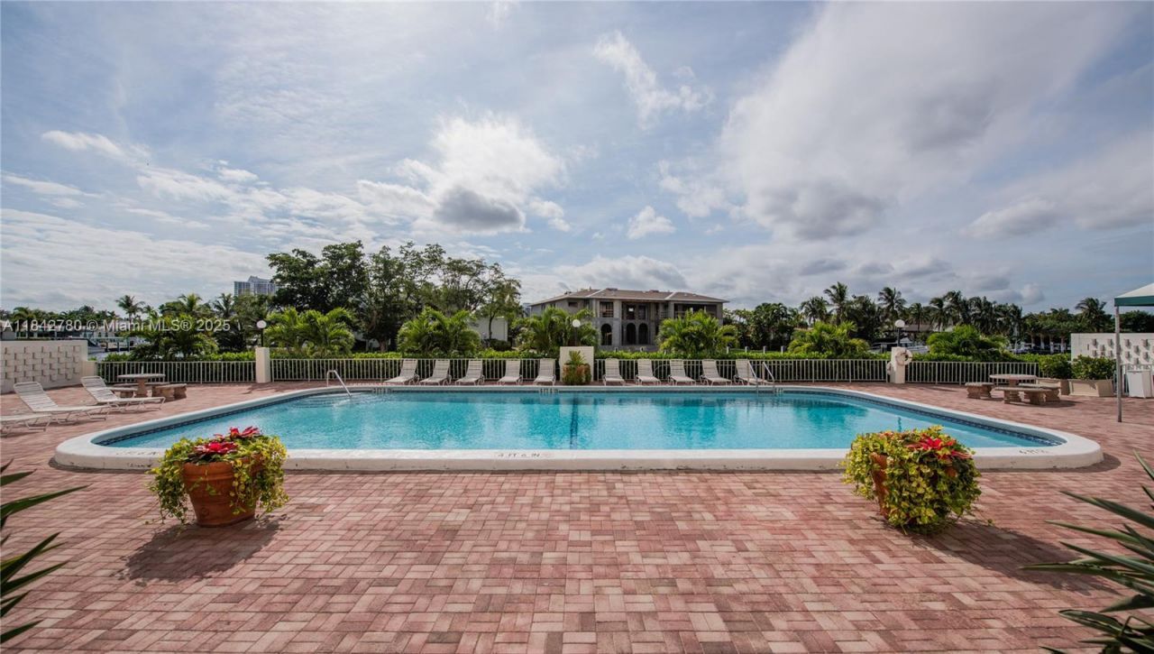 401 Golden Isles Dr, Unit 1011, Hallandale Beach, FL 33009 Photo