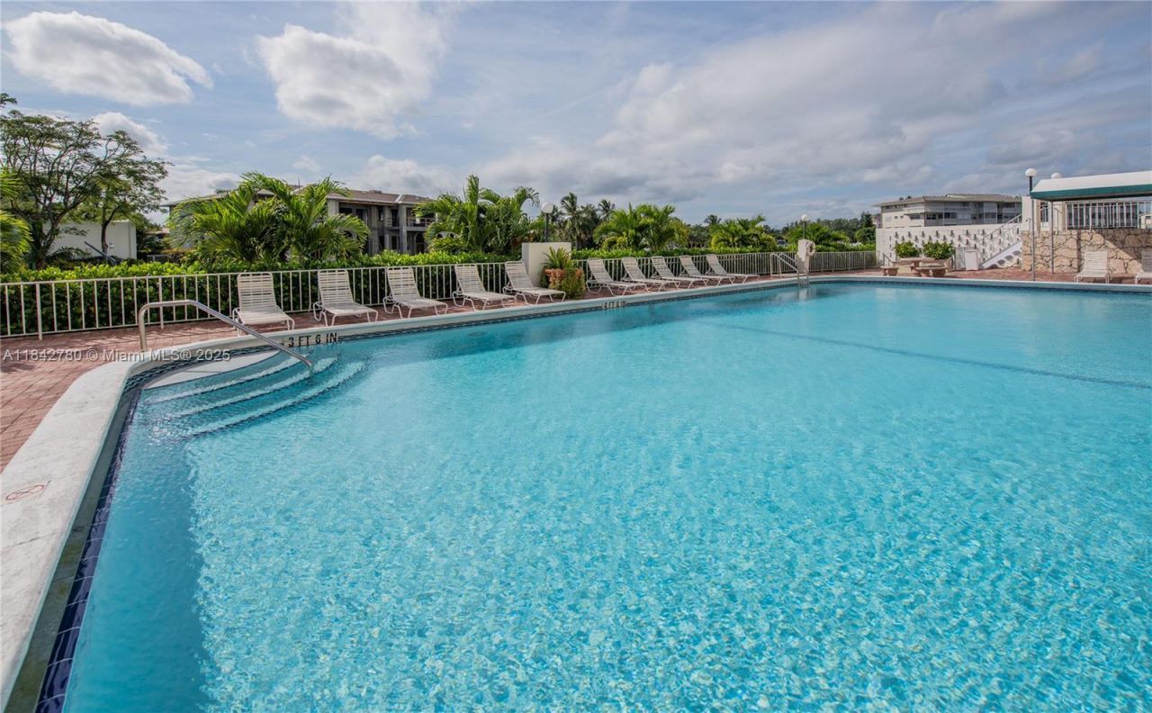 401 Golden Isles Dr, Unit 1011, Hallandale Beach, FL 33009 Photo