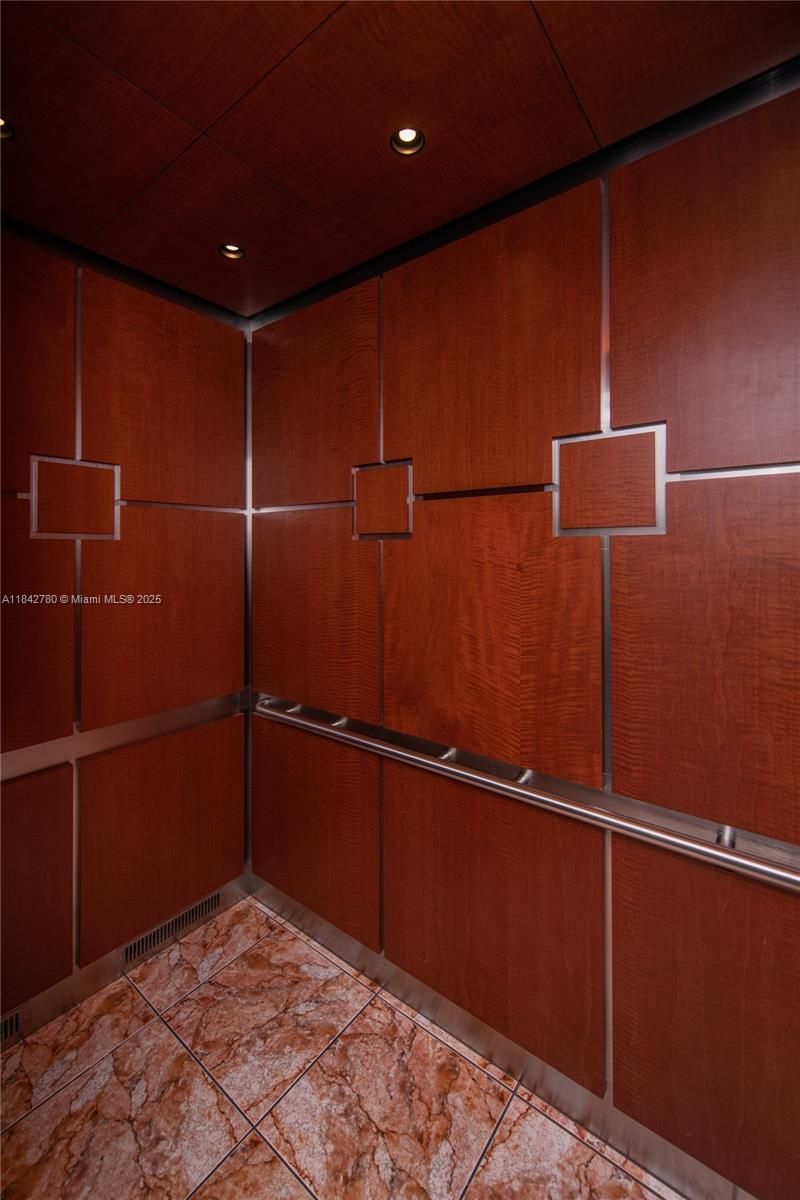 401 Golden Isles Dr, Unit 1011, Hallandale Beach, FL 33009 Photo