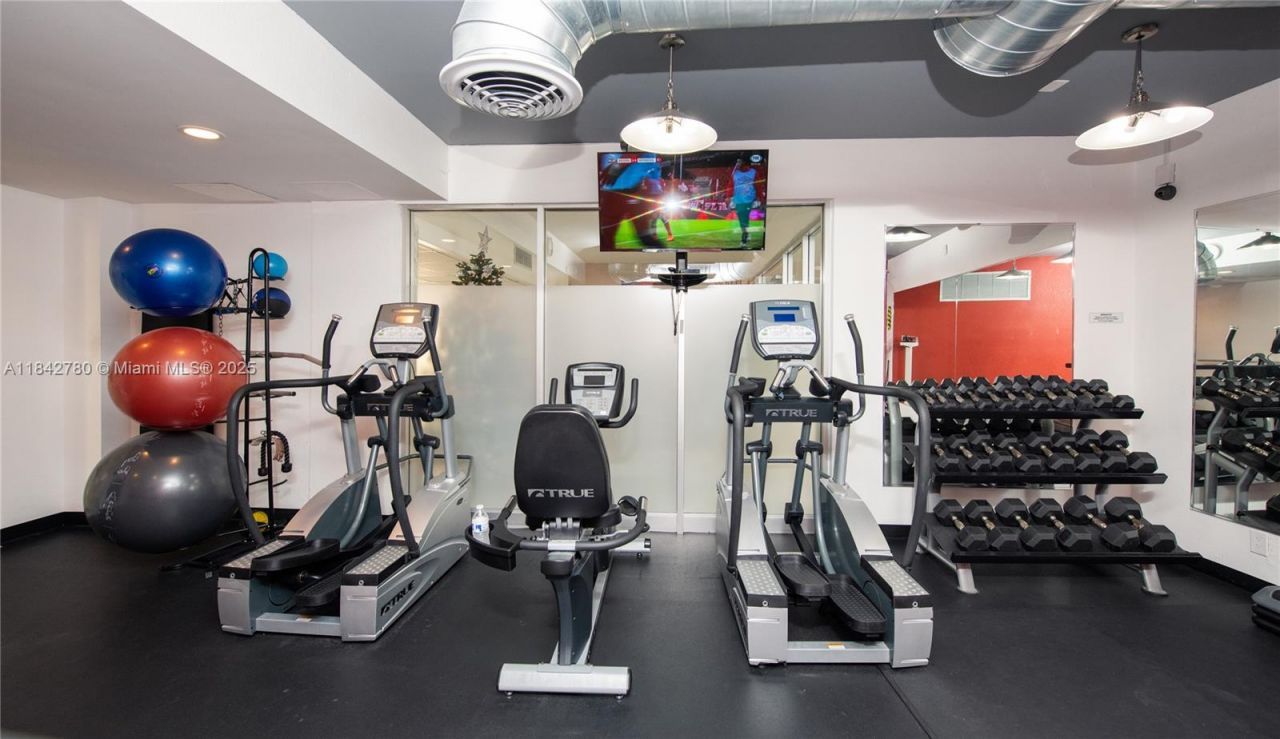 401 Golden Isles Dr, Unit 1011, Hallandale Beach, FL 33009 Photo