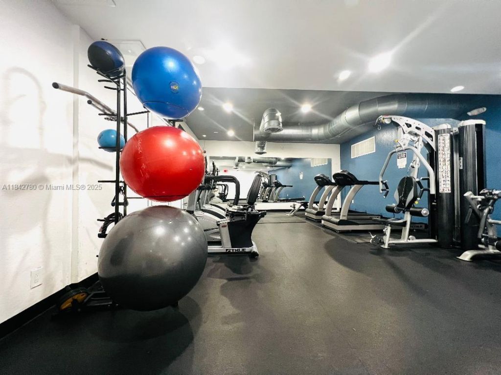 401 Golden Isles Dr, Unit 1011, Hallandale Beach, FL 33009 Photo