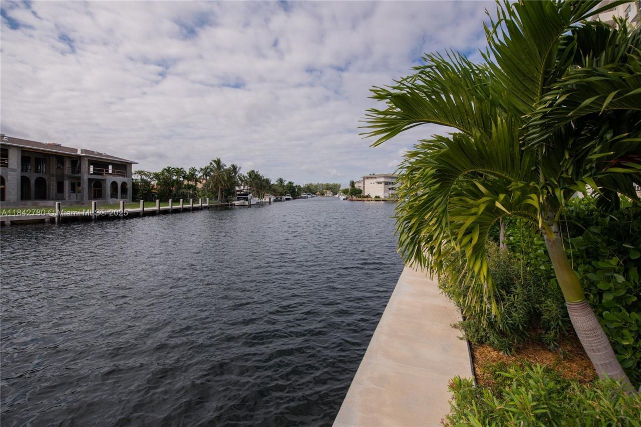 401 Golden Isles Dr, Unit 1011, Hallandale Beach, FL 33009 Photo