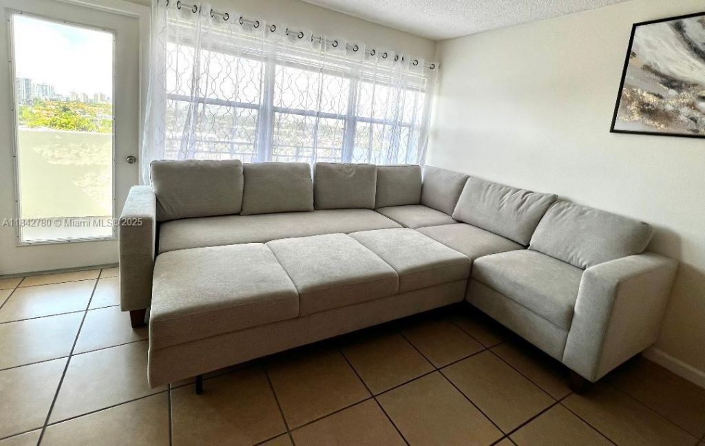 401 Golden Isles Dr, Unit 1011, Hallandale Beach, FL 33009 Photo