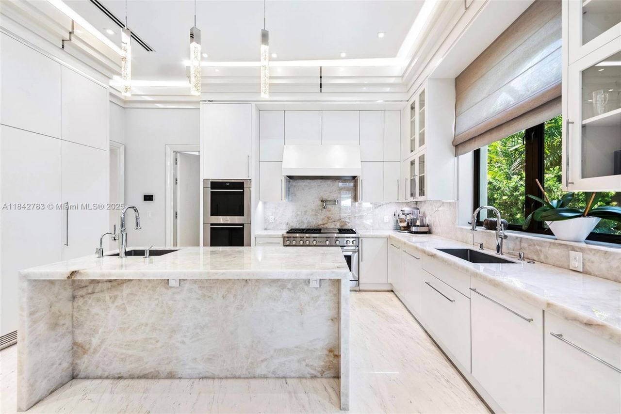 498 N Parkway Pkwy, Golden Beach, FL 33160 Photo