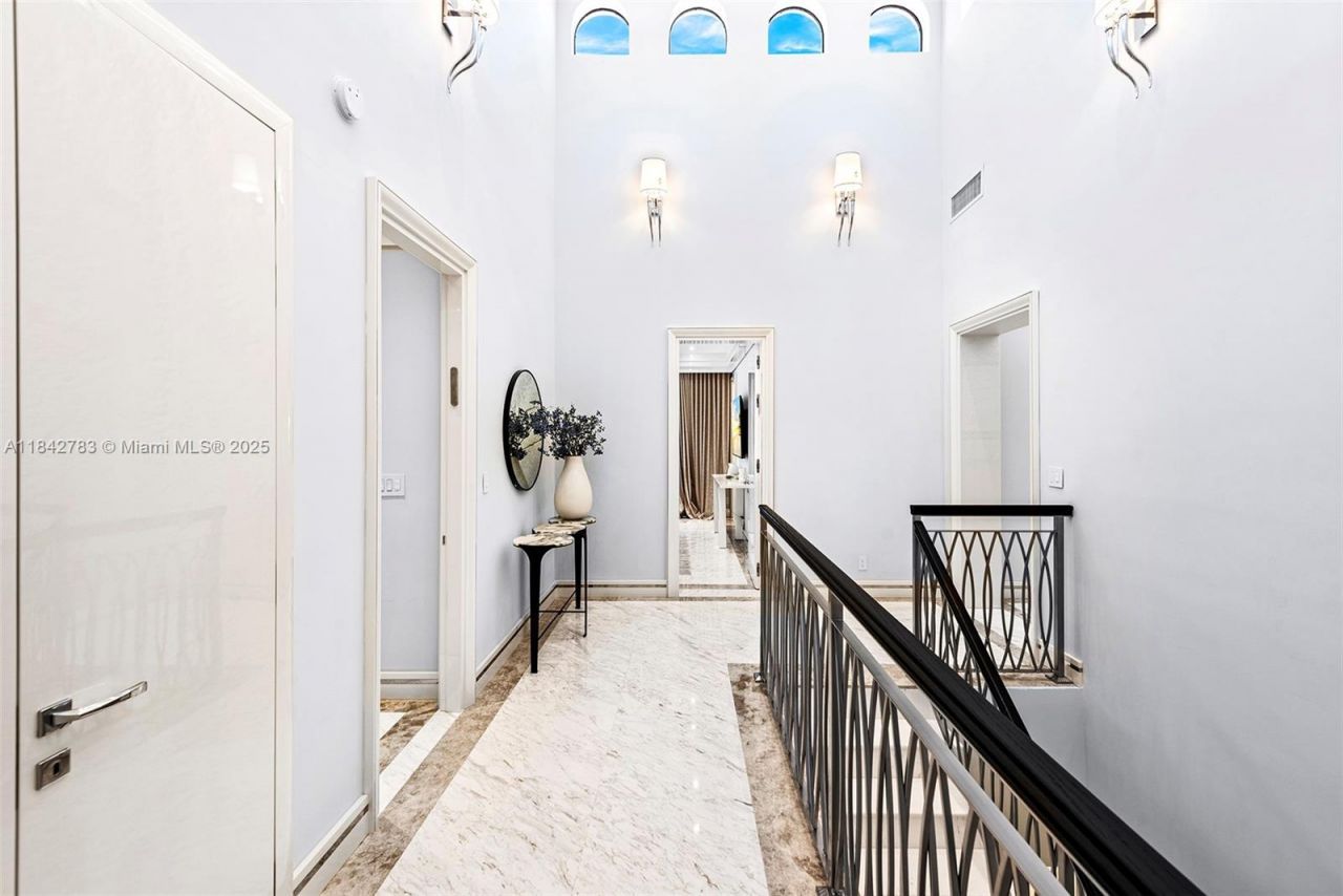 498 N Parkway Pkwy, Golden Beach, FL 33160 Photo