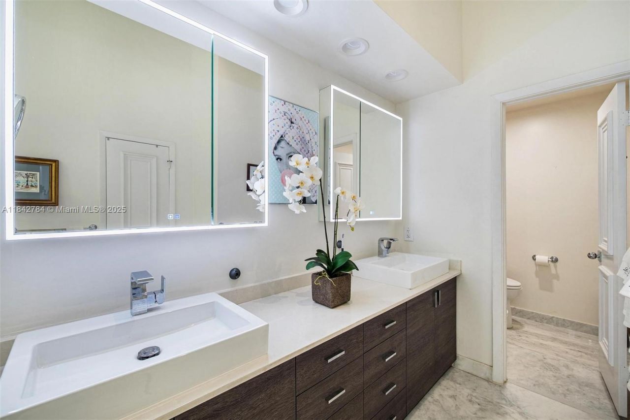 2000 S Bayshore Dr, Unit 69, Miami, FL 33133 Photo