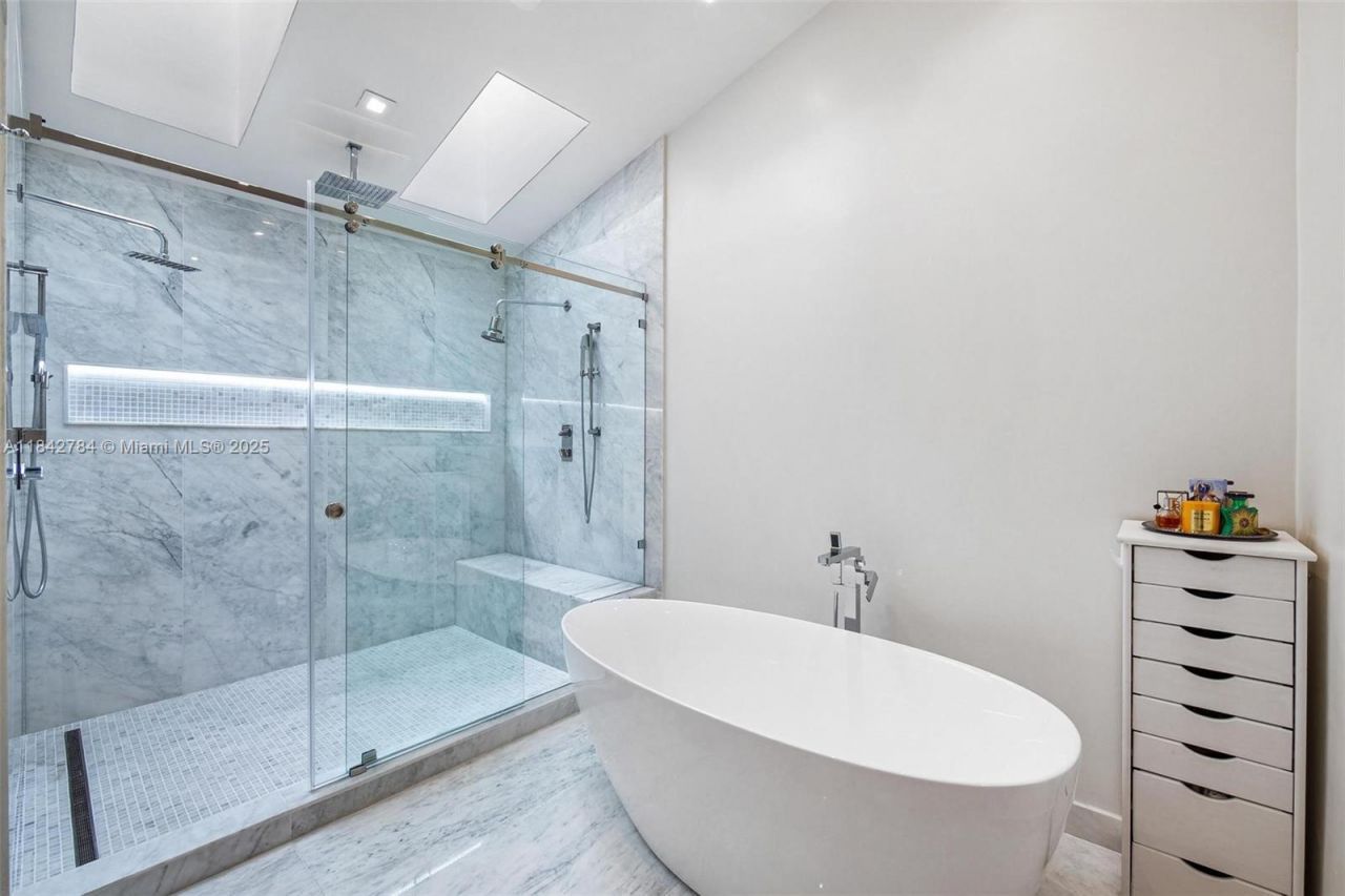 2000 S Bayshore Dr, Unit 69, Miami, FL 33133 Photo