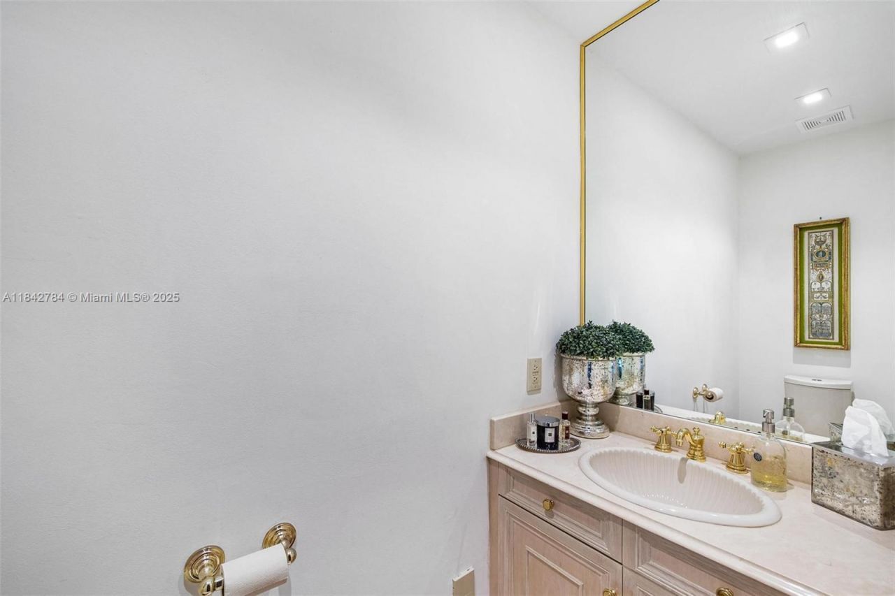 2000 S Bayshore Dr, Unit 69, Miami, FL 33133 Photo