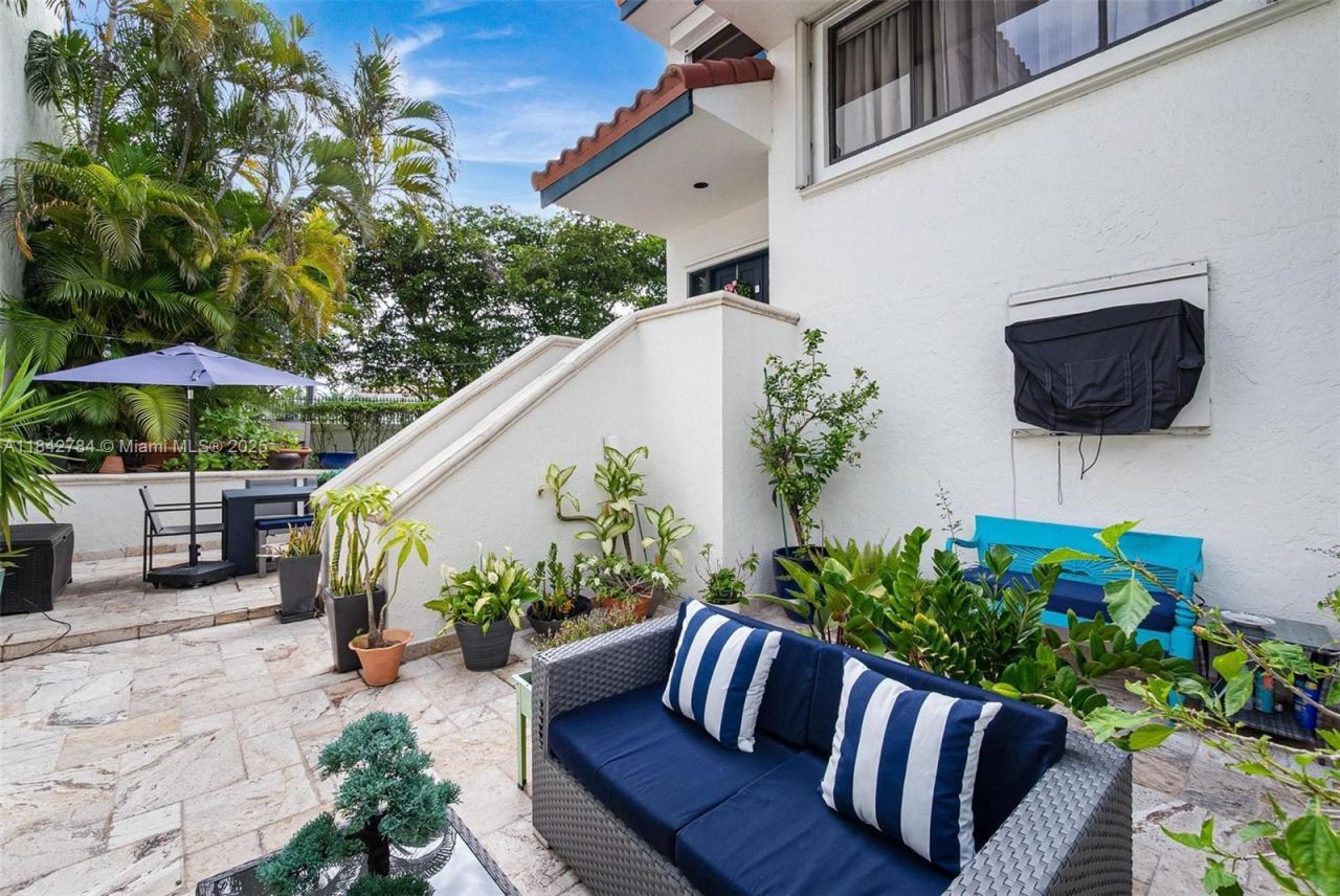 2000 S Bayshore Dr, Unit 69, Miami, FL 33133 Photo