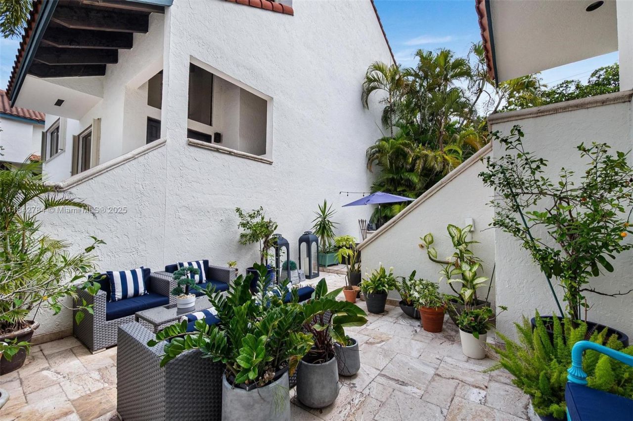 2000 S Bayshore Dr, Unit 69, Miami, FL 33133 Photo