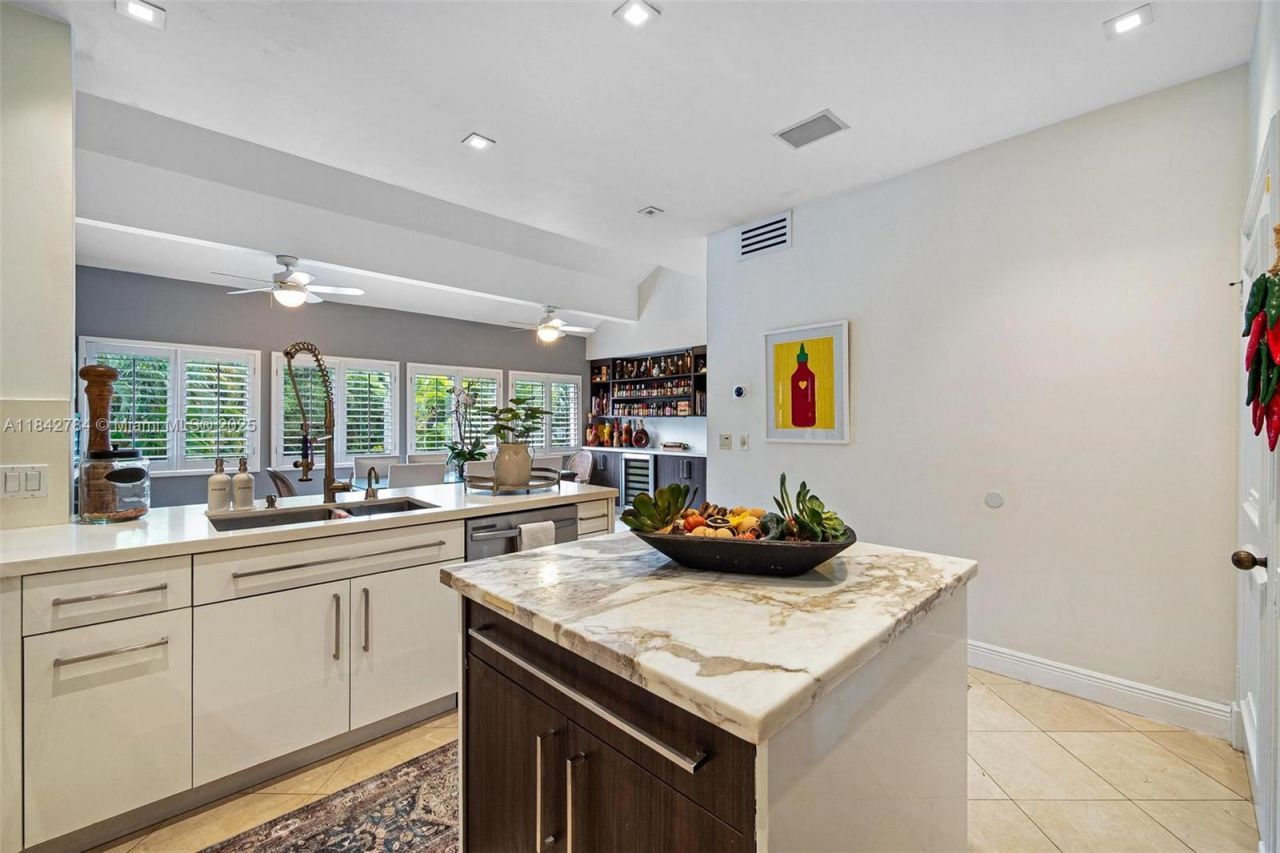 2000 S Bayshore Dr, Unit 69, Miami, FL 33133 Photo