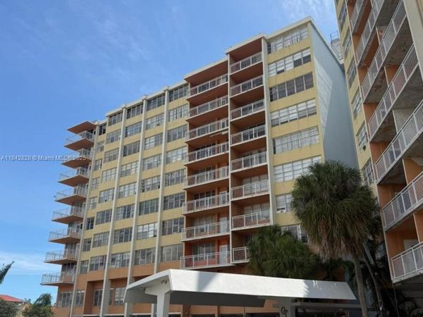2025 NE 164th St, Unit 818, North Miami Beach, FL 33162