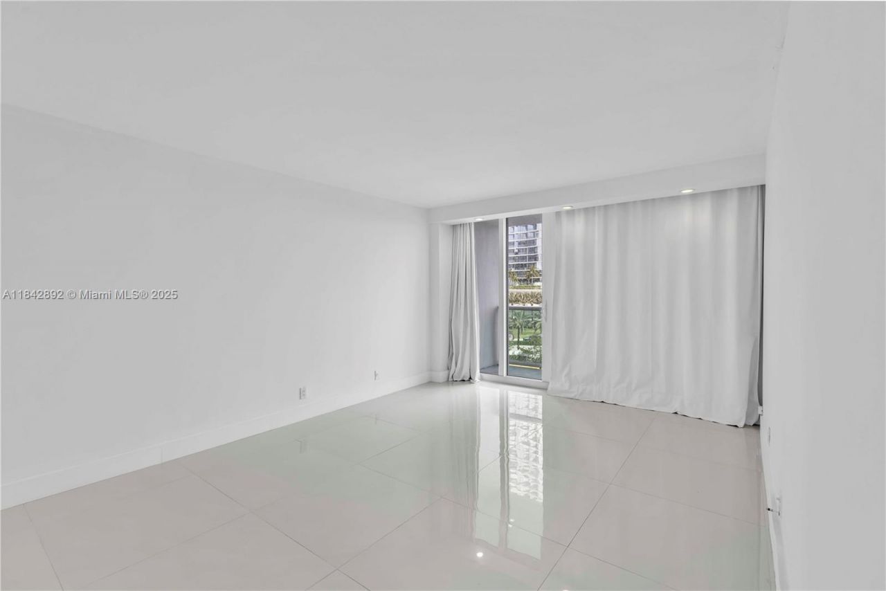 100 Bayview Dr, Unit 508, Sunny Isles Beach, FL 33160 Photo