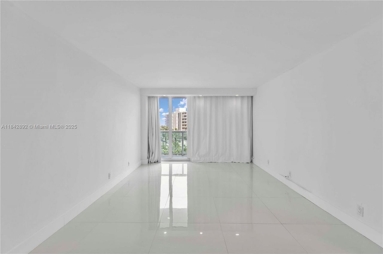 100 Bayview Dr, Unit 508, Sunny Isles Beach, FL 33160 Photo