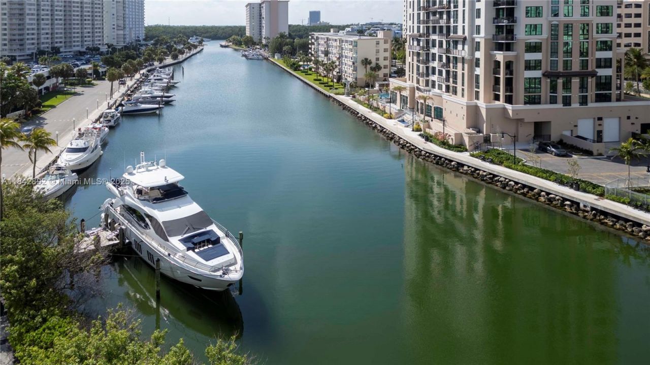 100 Bayview Dr, Unit 508, Sunny Isles Beach, FL 33160 Photo