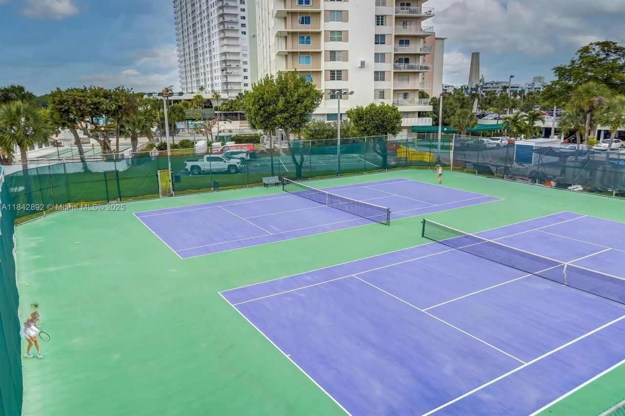 100 Bayview Dr, Unit 508, Sunny Isles Beach, FL 33160 Photo