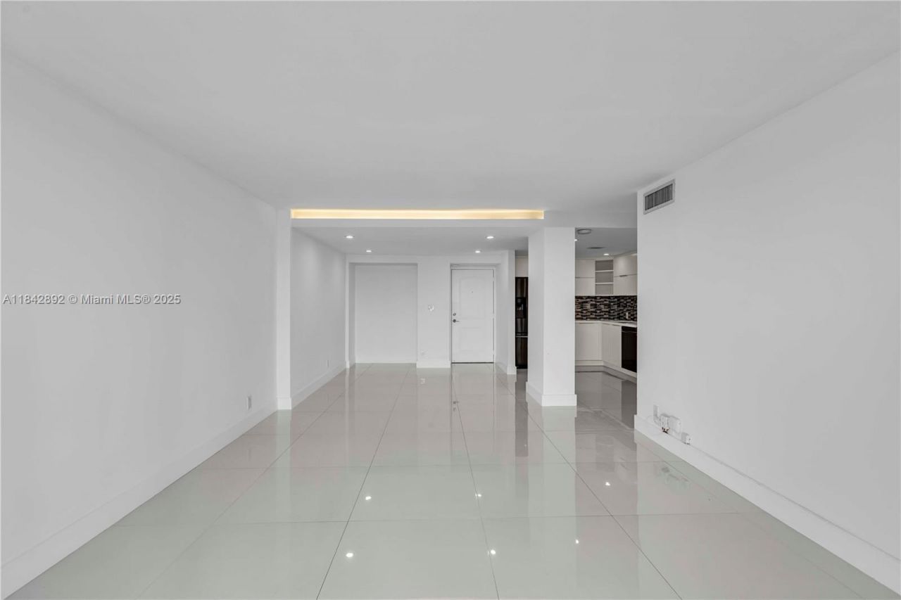 100 Bayview Dr, Unit 508, Sunny Isles Beach, FL 33160 Photo