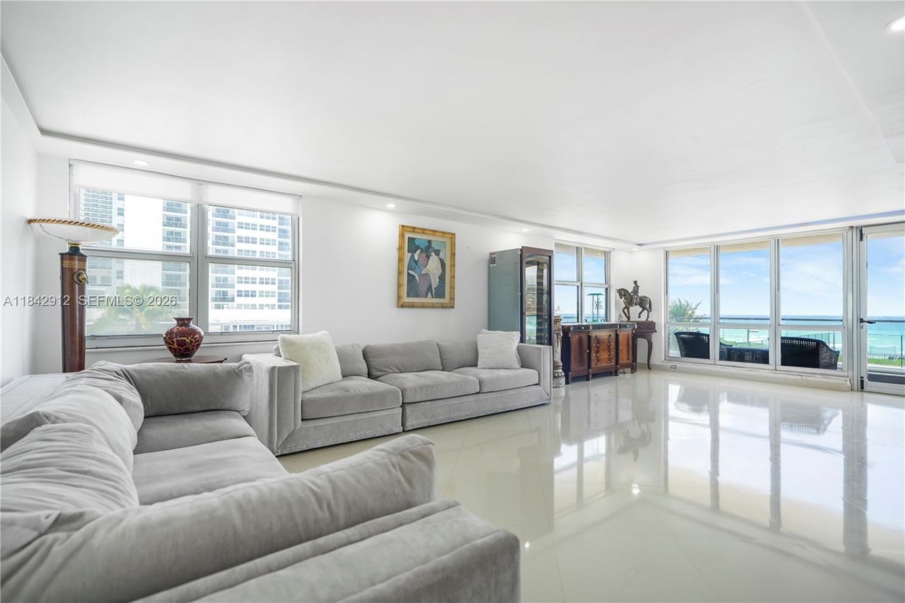 1912 S Ocean Dr, Unit 3D, Hallandale Beach, FL 33009 Photo