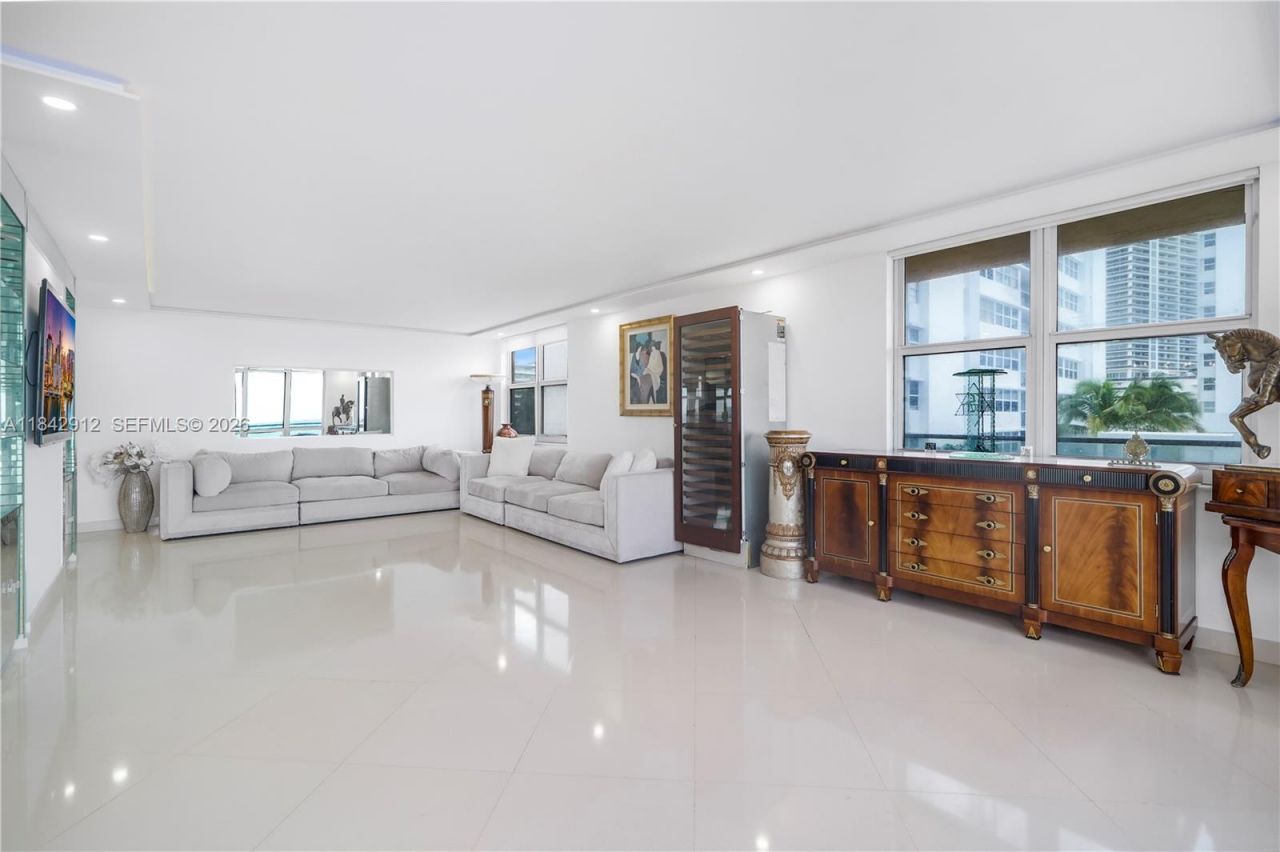 1912 S Ocean Dr, Unit 3D, Hallandale Beach, FL 33009 Photo