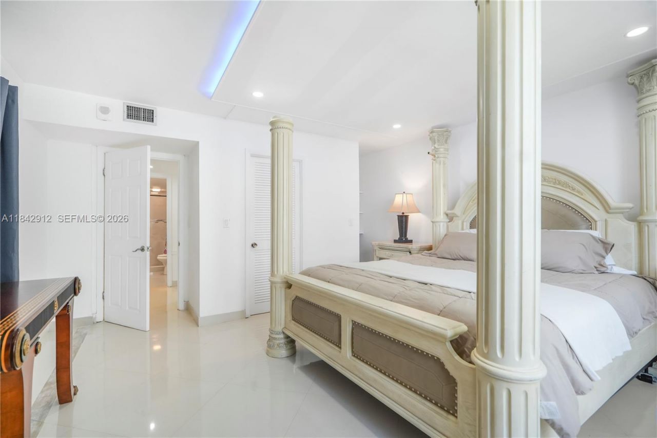 1912 S Ocean Dr, Unit 3D, Hallandale Beach, FL 33009 Photo