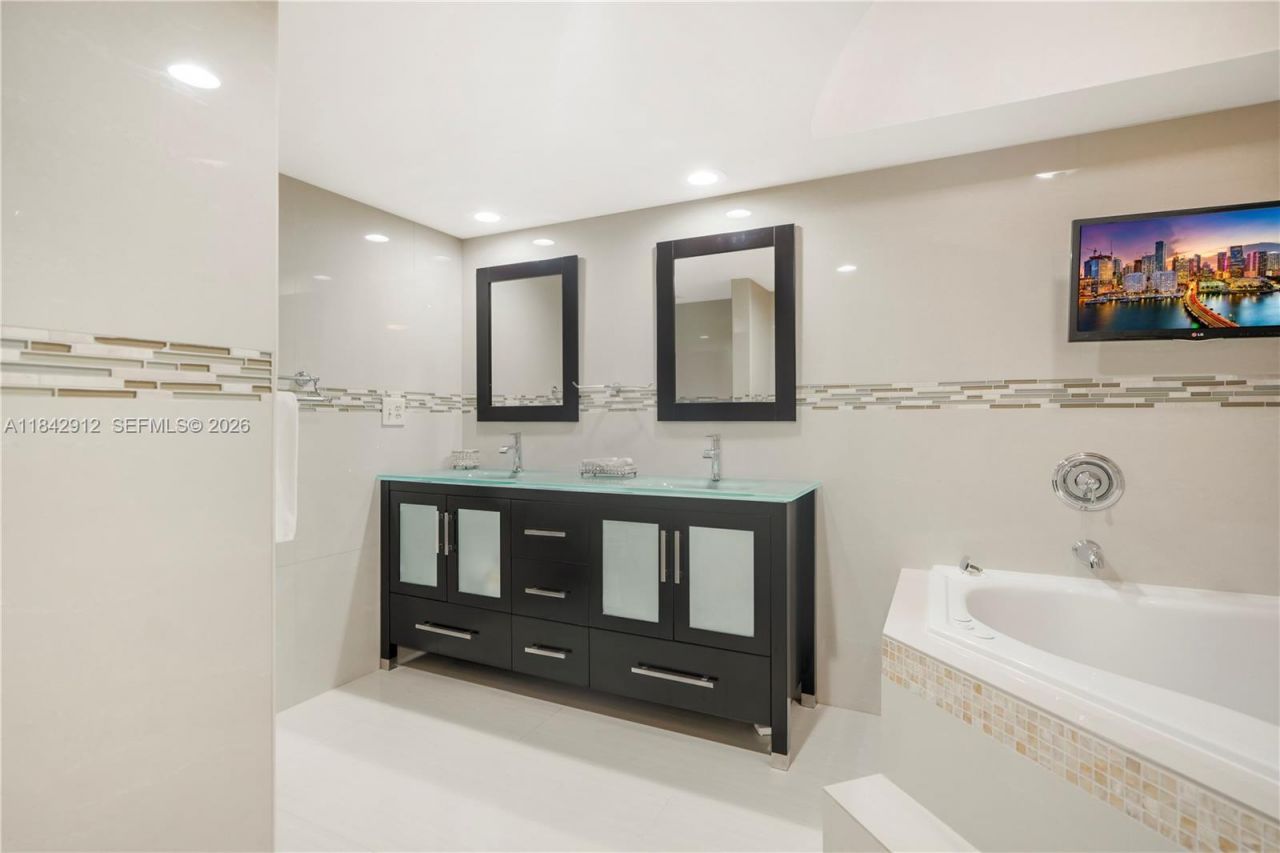 1912 S Ocean Dr, Unit 3D, Hallandale Beach, FL 33009 Photo