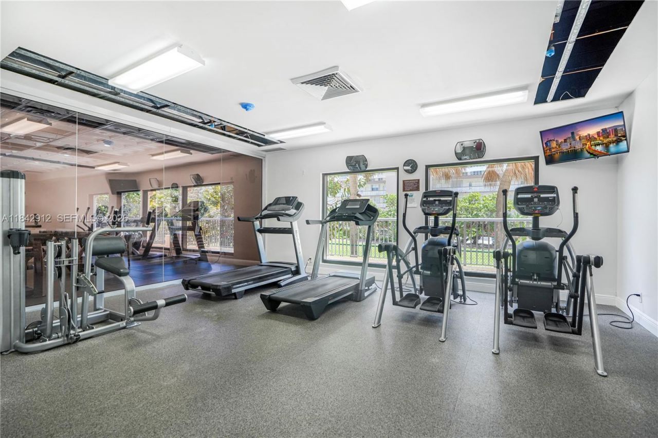 1912 S Ocean Dr, Unit 3D, Hallandale Beach, FL 33009 Photo