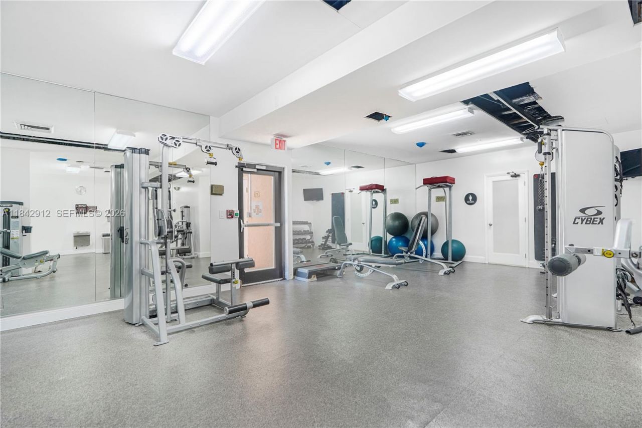 1912 S Ocean Dr, Unit 3D, Hallandale Beach, FL 33009 Photo