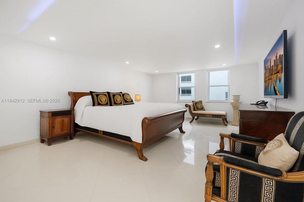 1912 S Ocean Dr, Unit 3D, Hallandale Beach, FL 33009 Photo