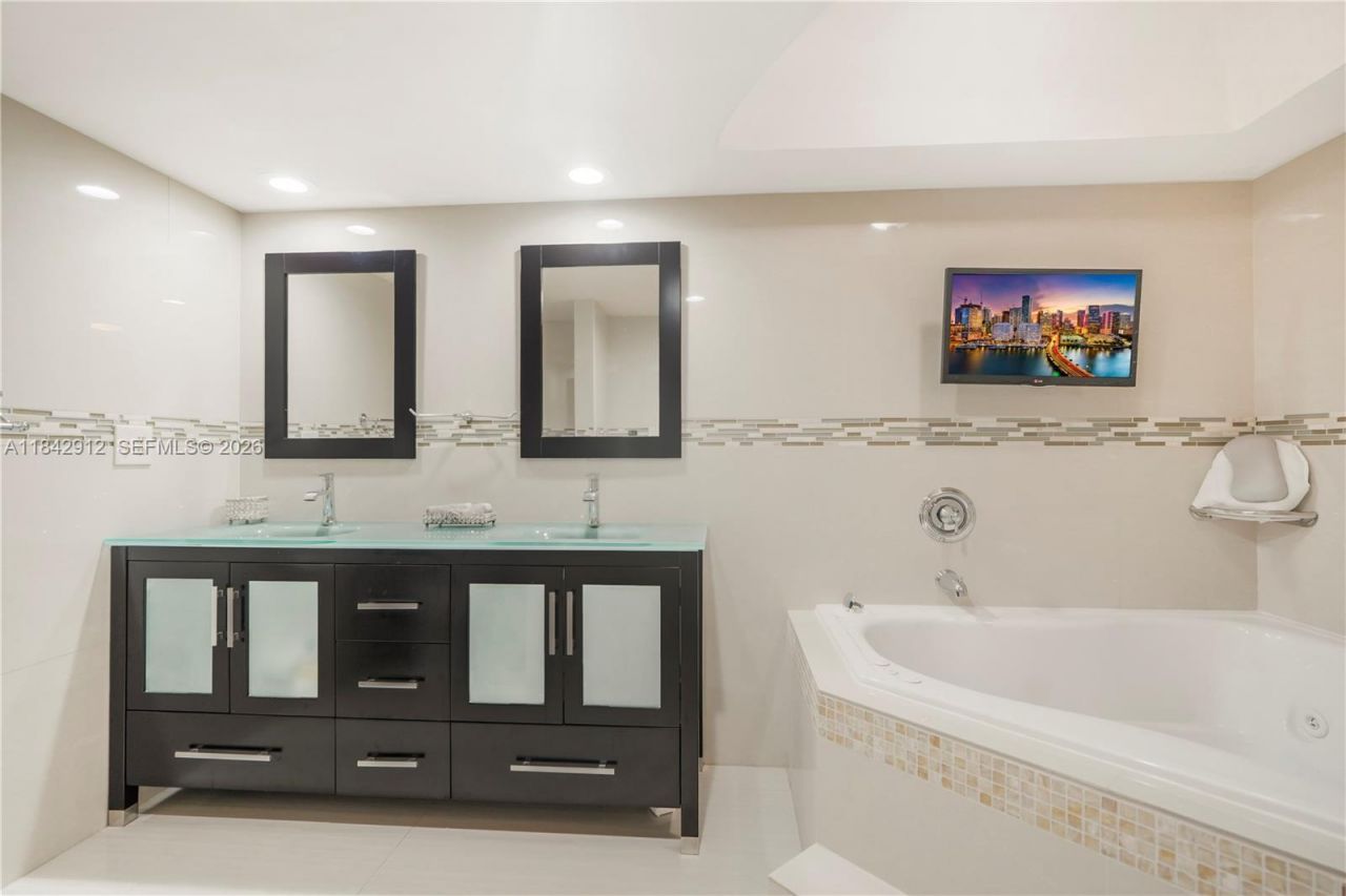 1912 S Ocean Dr, Unit 3D, Hallandale Beach, FL 33009 Photo