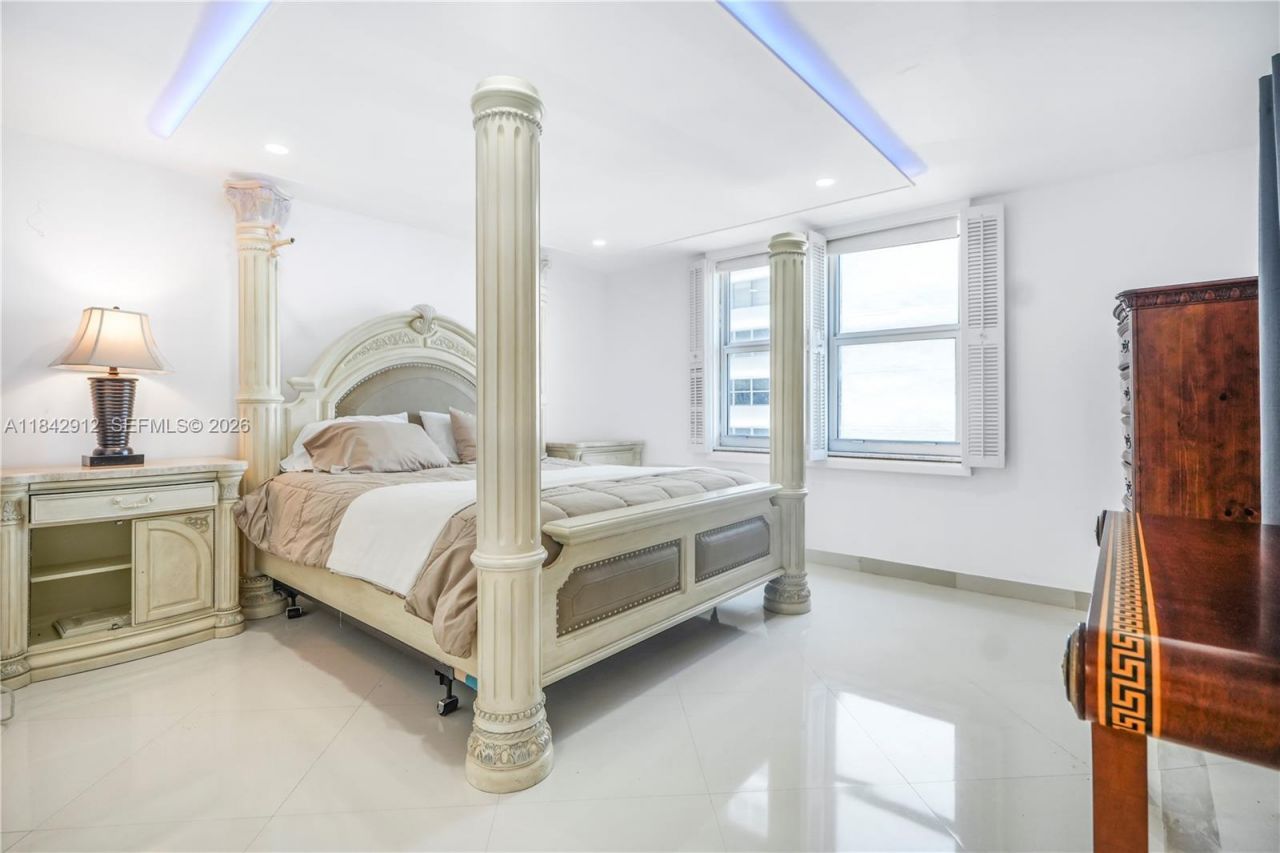 1912 S Ocean Dr, Unit 3D, Hallandale Beach, FL 33009 Photo