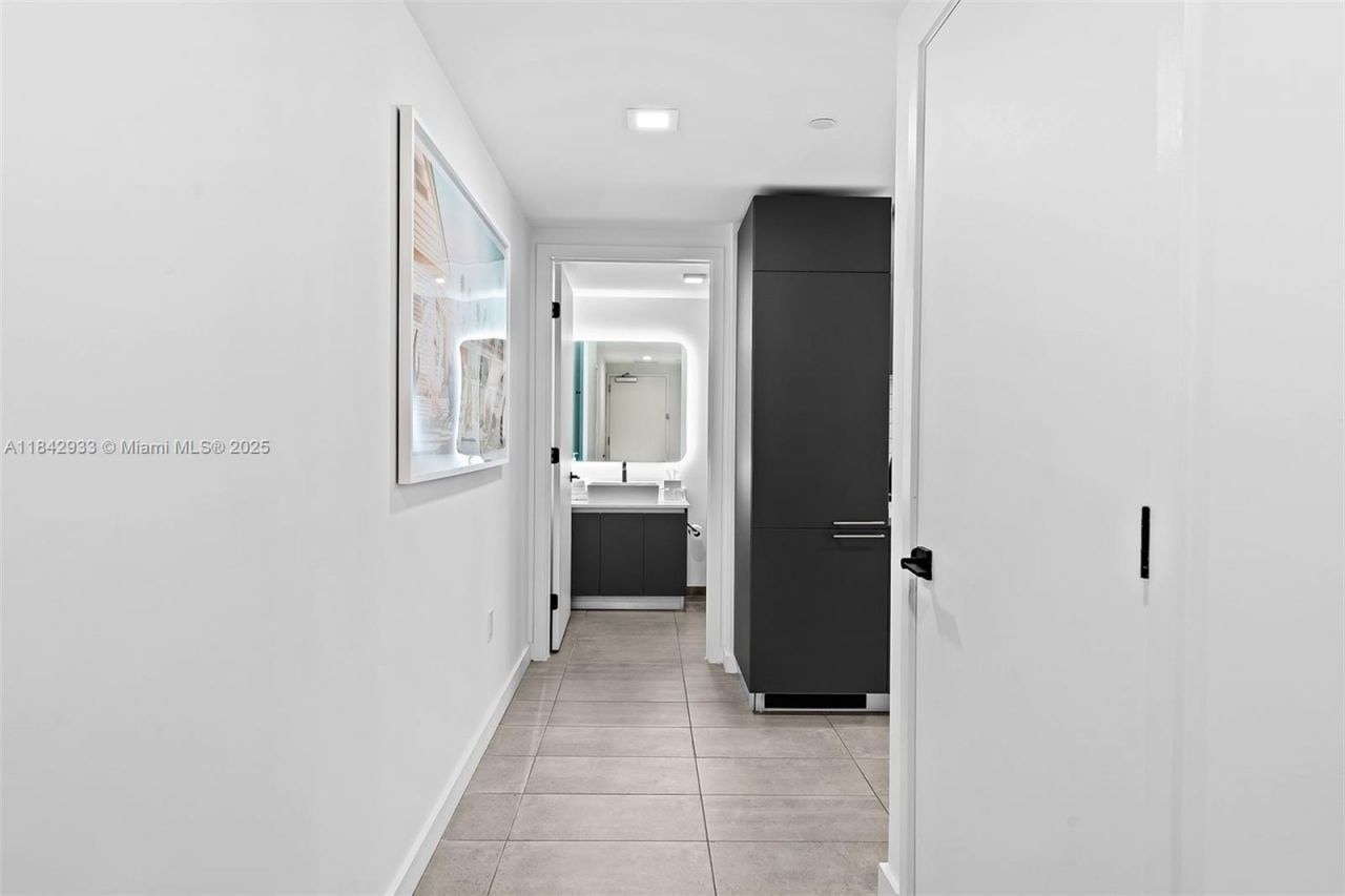 227 NE 2nd St, Unit 2911, Miami, FL 33132 Photo