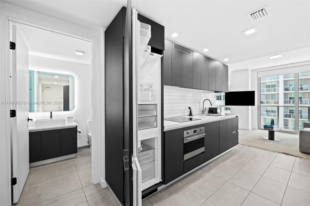 227 NE 2nd St, Unit 2911, Miami, FL 33132 Photo