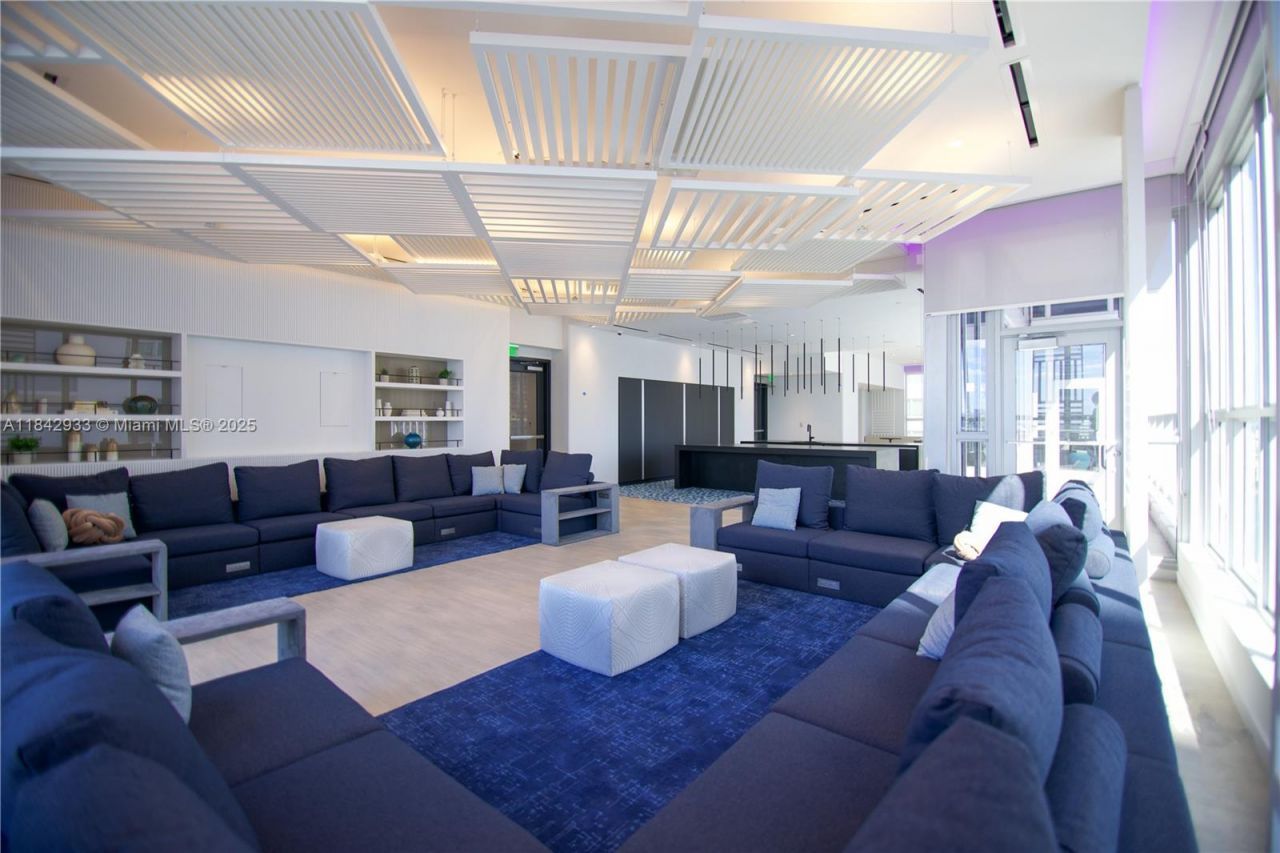 227 NE 2nd St, Unit 2911, Miami, FL 33132 Photo