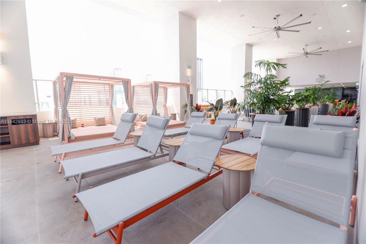 227 NE 2nd St, Unit 2911, Miami, FL 33132 Photo