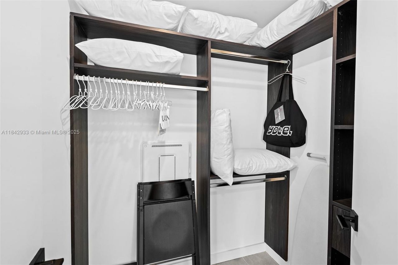 227 NE 2nd St, Unit 2911, Miami, FL 33132 Photo