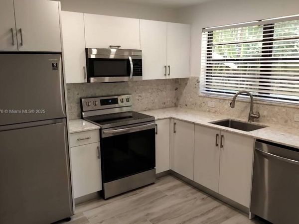 846 Lenox Ave, Unit 209, Miami Beach, FL 33139